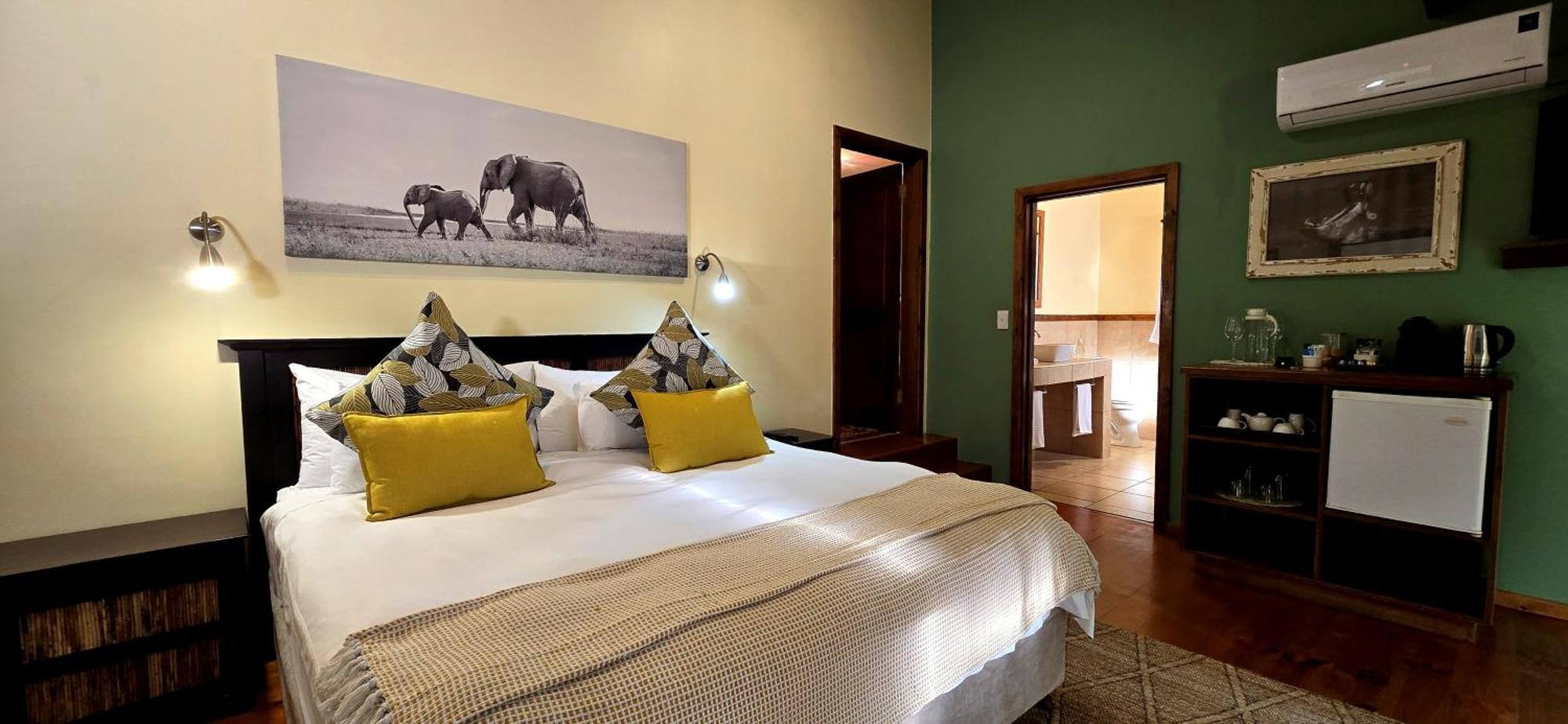 Elephant Hide Of Knysna Guest Lodge Exteriör bild