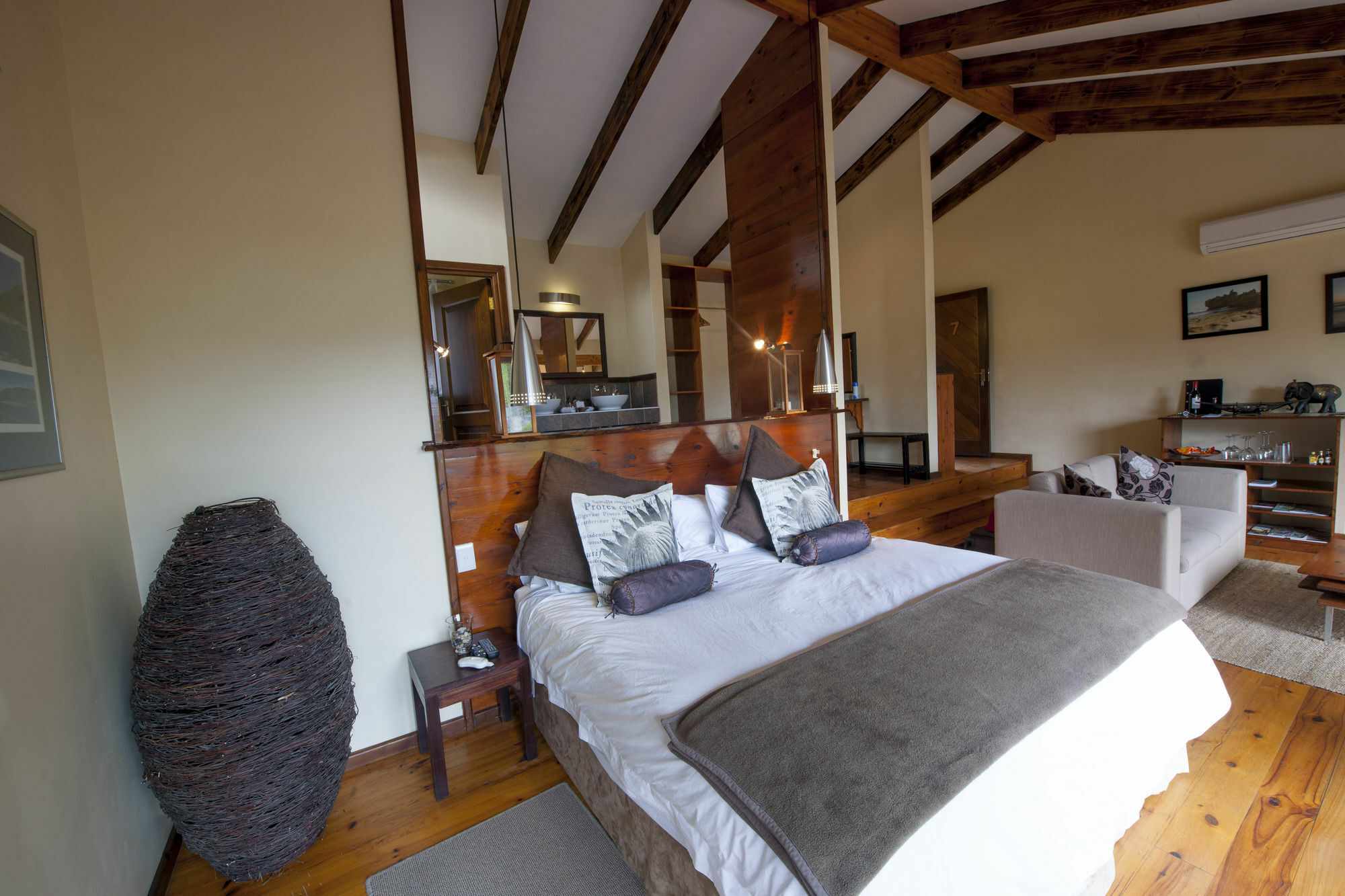 Elephant Hide Of Knysna Guest Lodge Exteriör bild